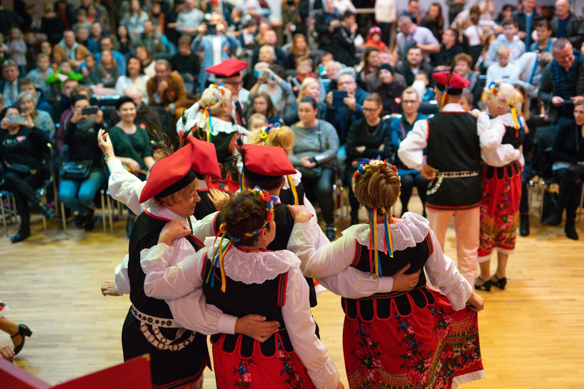 Występ zespołu ludowego