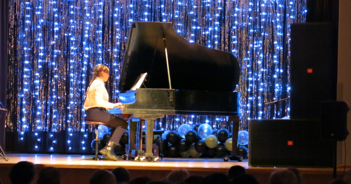 Koncert Noworoczny w wykonaniu uczni&oacute;w Szkoły Muzycznej w Zawidowie