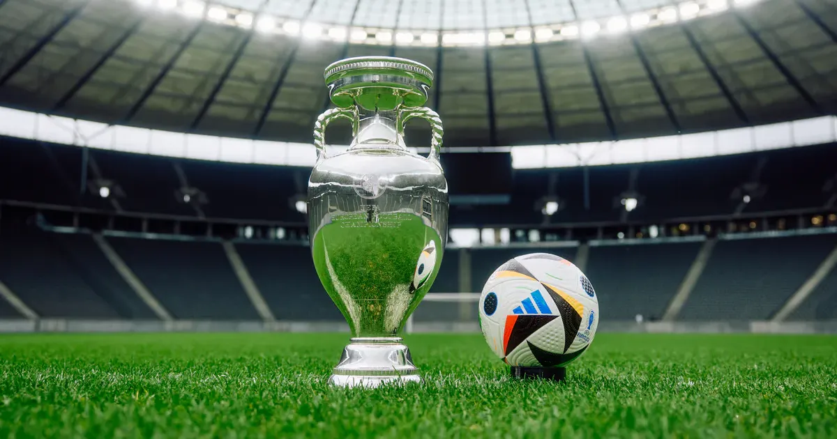 Obrazek pucharu i piłki