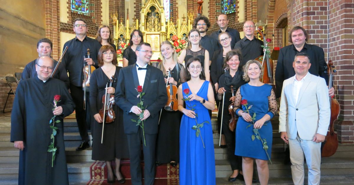 Koncert w wykonaniu wybitnych muzyków Orkiestry Karkonoskiej Filharmonii Kameralnej w zawidowskim kościele.