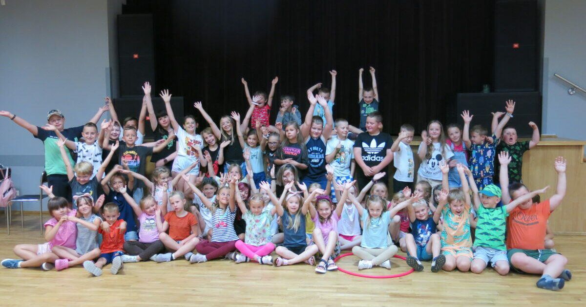 Wspólne pamiątkowe zdjęcie całej grupy.