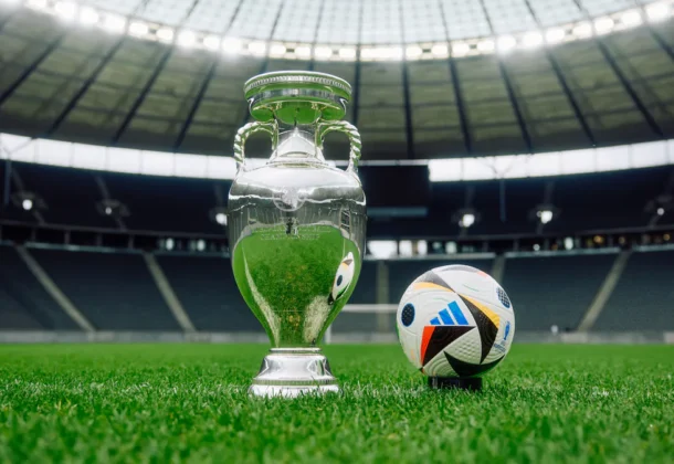 Obrazek pucharu i piłki