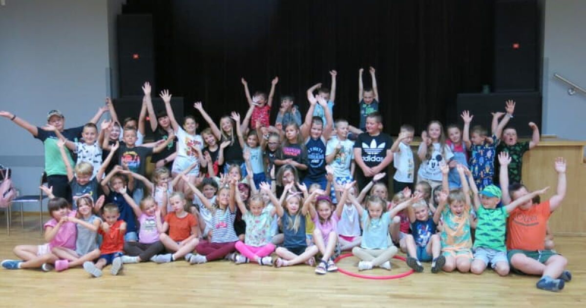 Wspólne pamiątkowe zdjęcie całej grupy.