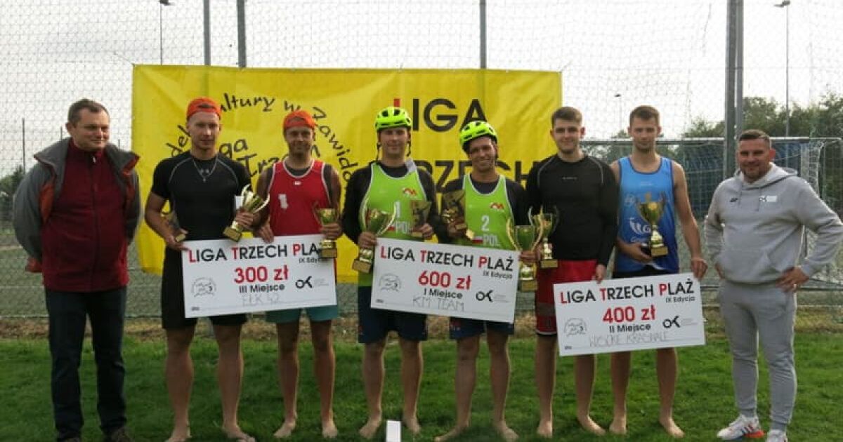 Zwyciężcy turnieju z Burmistrzem Miasta i Dyrektorem OK