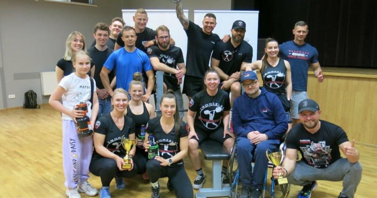 Zawody z wyciskania sztangi