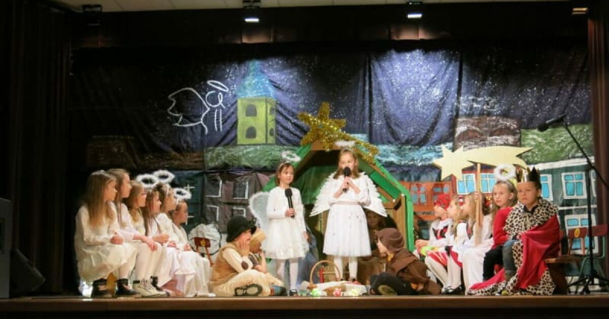 Koncert Bożonarodzeniowy. Występ przedszkolaków w Jasełkach.