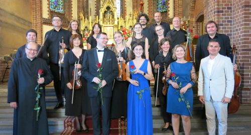 Koncert w wykonaniu wybitnych muzyków Orkiestry Karkonoskiej Filharmonii Kameralnej w zawidowskim kościele.