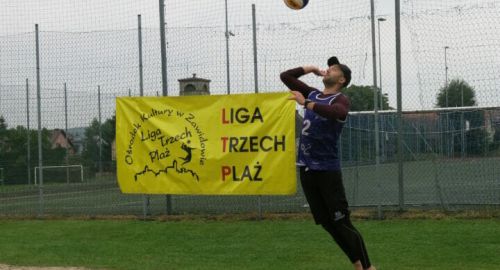 LTP - Serw w wykonaniu zawodnika siatkówki plażowej